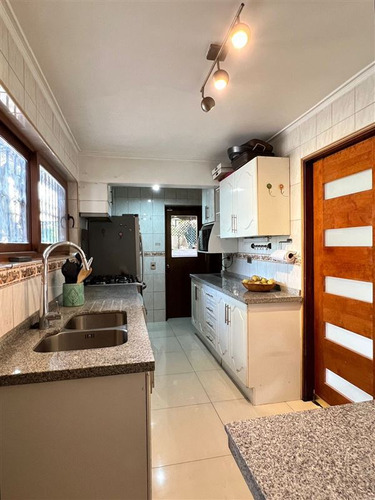 Imagen de Venta Casa en La Reina - CASA EN VENTA DE 7 DORM. EN LA REINA - 42133 m² - 7D - 3B (Cod. 1417)