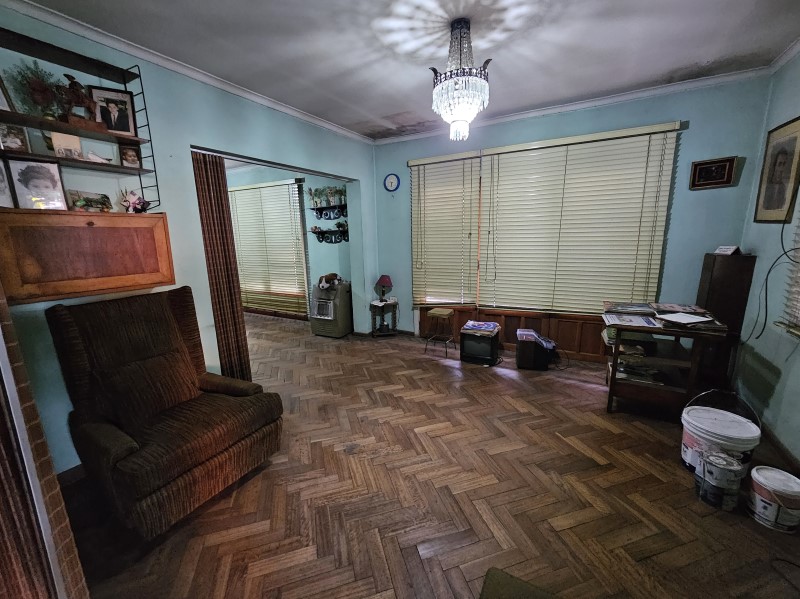 Imagen de Venta Casa en El Bosque - CERCA DE GRAN AVENIDA. - 239 m² - 6D - 3B (Cod. 14607)
