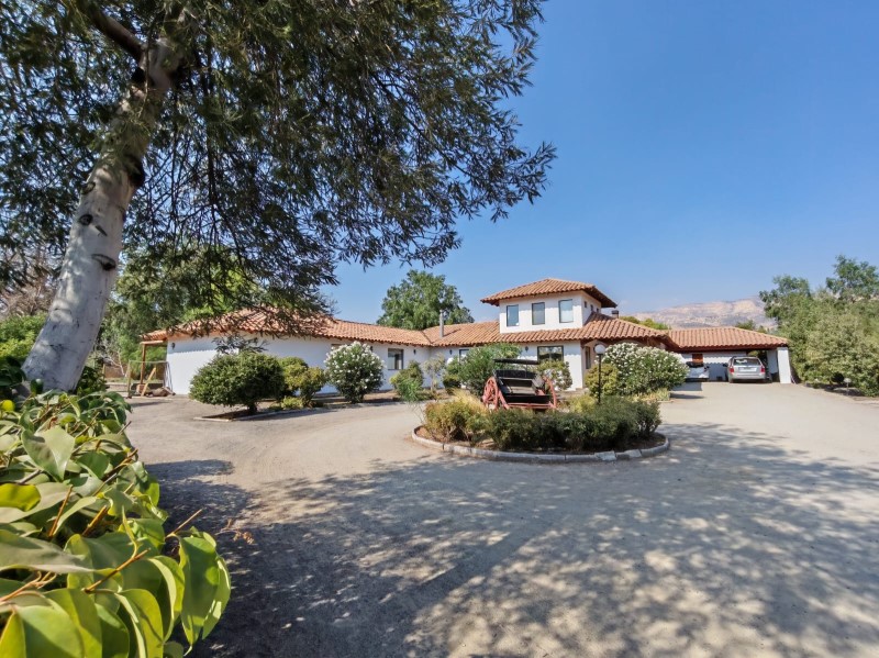 Imagen de Venta Casa en Colina - CASA EN VENTA EN COLINA - 404 m² - 5D - 5B (Cod. 1532)