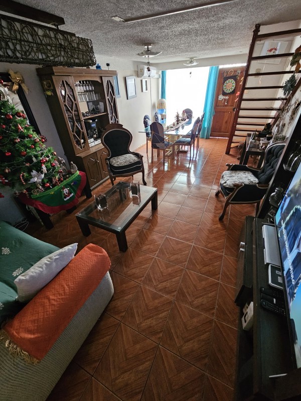 Imagen de Venta Casa en Peñaflor - CÓMODA CASA EN VENTA, PEÑAFLOR - 70 m² - 4D - 2B (Cod. 17275)