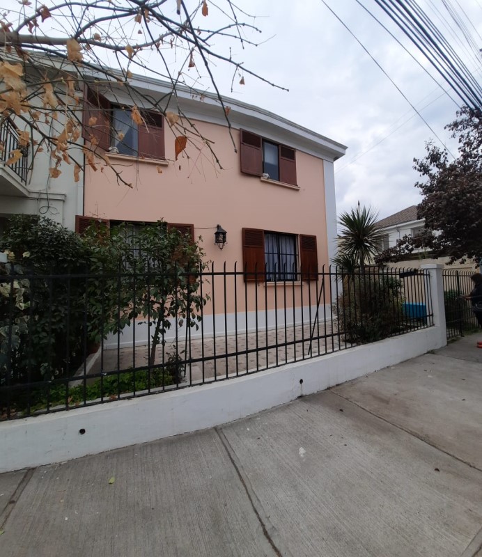 Imagen de Venta Casa en Ñuñoa - CARLOS AGUIRRE LUCO/ PUCARA - 147 m² - 4D - 3B (Cod. 19869)