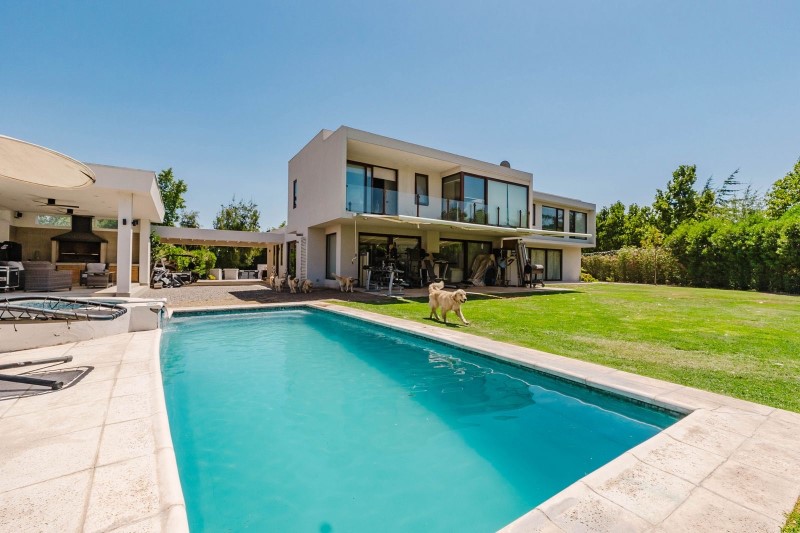 Imagen de Venta Casa en Colina - CONDOMINIO LAS BRISAS DE CHICUREO - 300 m² - 4D - 5B (Cod. 22236)