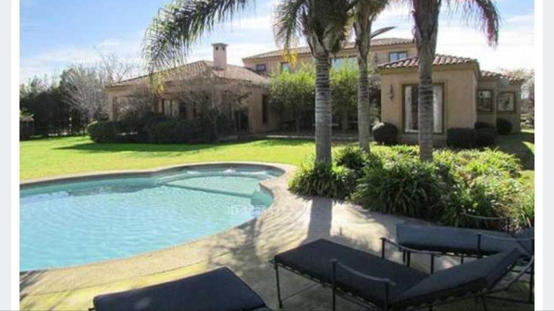 Imagen de Venta Casa en Colina - CLUB DE GOLF LAS BRISAS DE CHICUREO - 424 m² - 4D - 4B (Cod. 23935)
