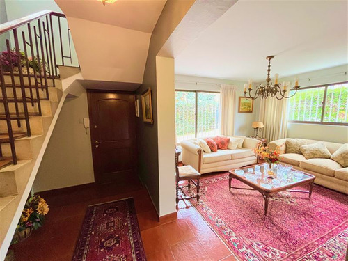 Imagen de Venta Casa en Ñuñoa - ROSITA RENARD/ HAMBURGO/ ÑUÑOA / METRO SIMON BOLIVAR - 125 m² - 4D - 3B (Cod. 26577)