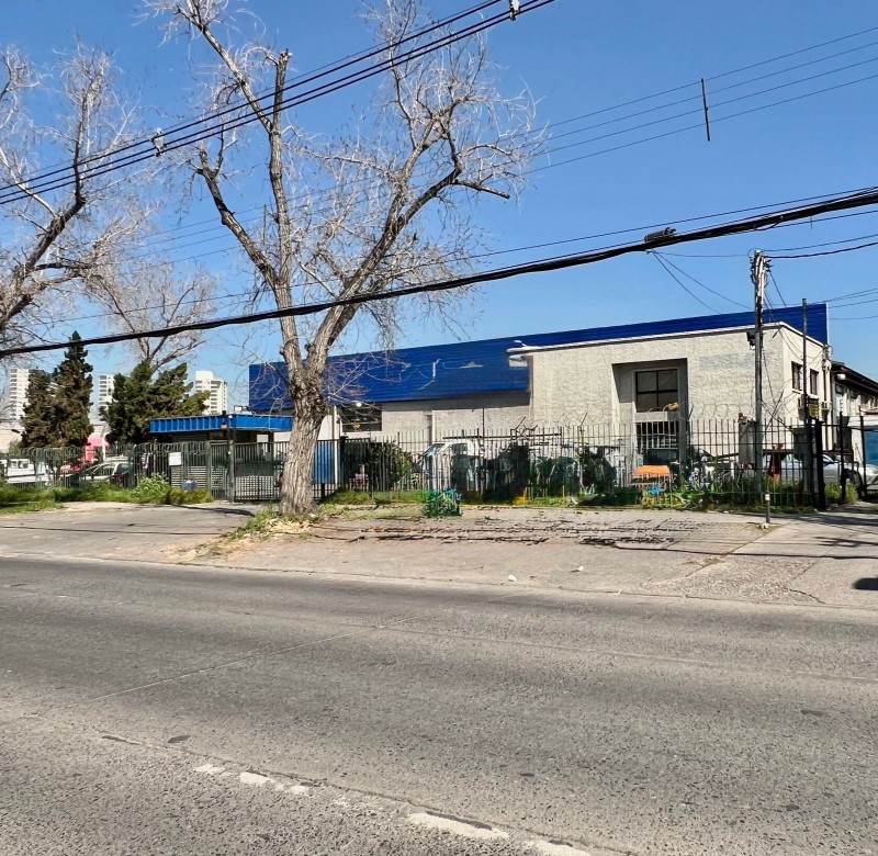 Imagen de Arriendo Bodega en Macul - PROPIEDAD INDUSTRIAL CON BOEGAS / AV. MARATHON / MACUL - 3190 m² - 8D - 10B (Cod. 27891)