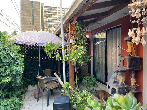Imagen de Venta Casa en Ñuñoa - METRO ESTADIO NACIONAL / P. DE VALDIVIA / G. MANN - 68 m² - 2D - 1B (Cod. 28457)