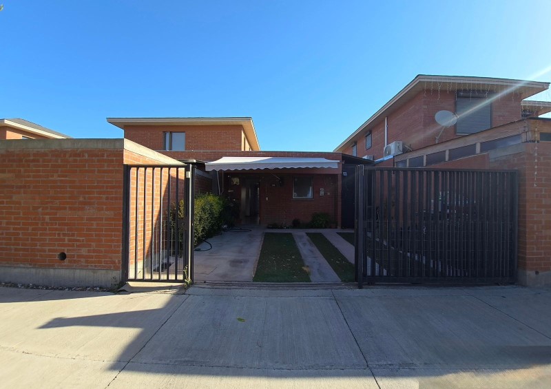 Imagen de Venta Casa en Buin - VALLE ARAUCARIAS LINDEROS BUIN - 128 m² - 4D - 3B (Cod. 28696)