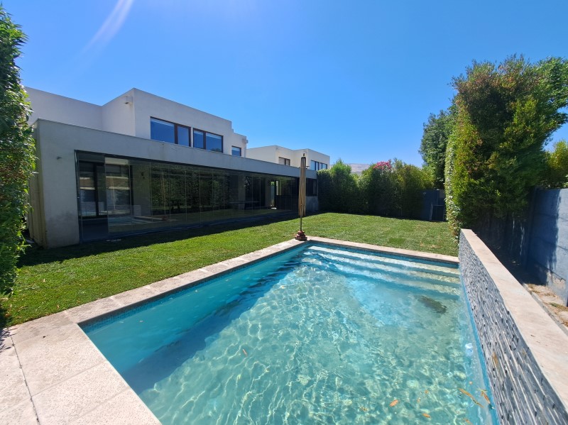 Imagen de Arriendo Casa en Colina - COMO NUEVA!!! IMPECABLE - 210 m² - 4D - 4B (Cod. 31537)