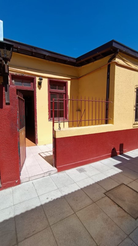 Imagen de Venta Casa en Santiago - ROSAS/ ALMTE. BARROSO - 80 m² - 3D - 1B (Cod. 31952)