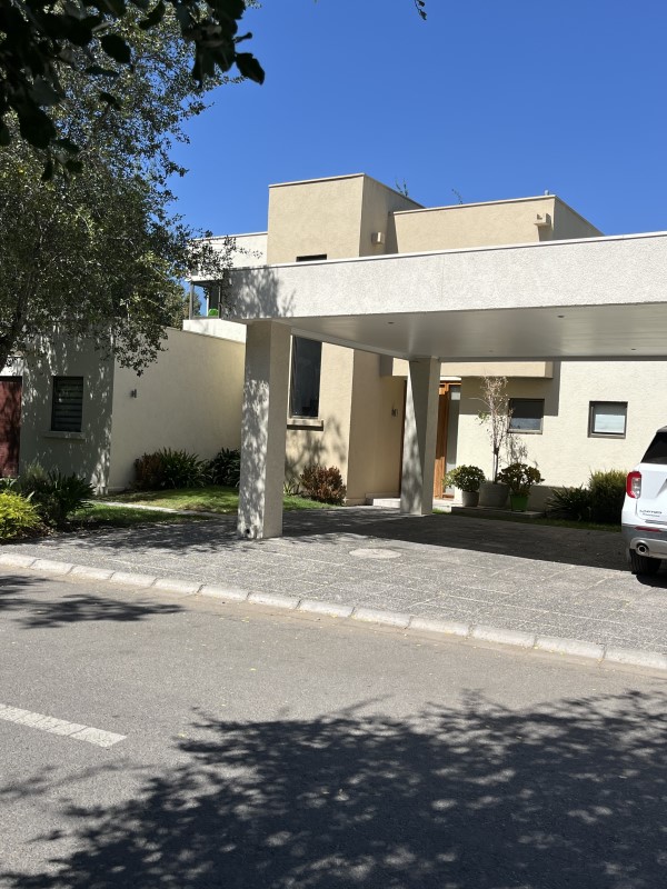 Imagen de Venta Casa en Colina - AVDA CHICUREO 13.000 - 220 m² - 4D - 4B (Cod. 33307)