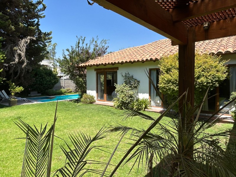 Imagen de Venta Casa en Colina - CHICUREO PIEDRA ROJA COLINA - 200 m² - 4D - 4B (Cod. 33625)