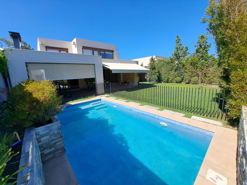 Imagen de Arriendo Casa en Colina - COMO NUEVA!!! - 210 m² - 5D - 5B (Cod. 33880)