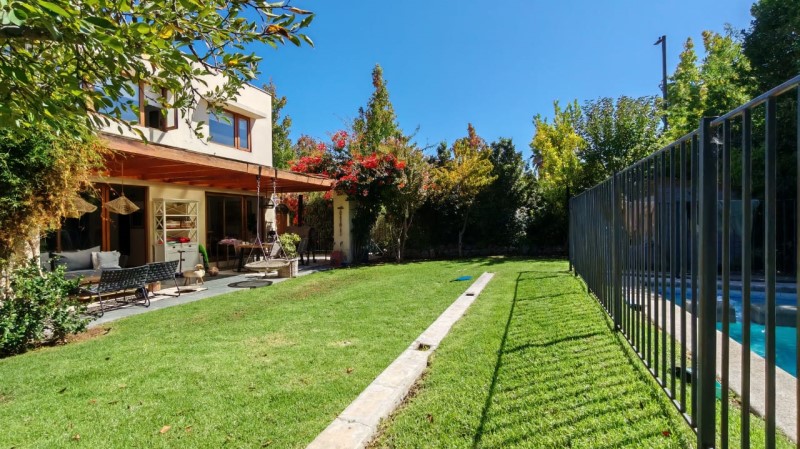 Imagen de Venta Casa en Colina - LAS FLORES PIEDRA ROJA CHICUREO - 180 m² - 4D - 5B (Cod. 34093)