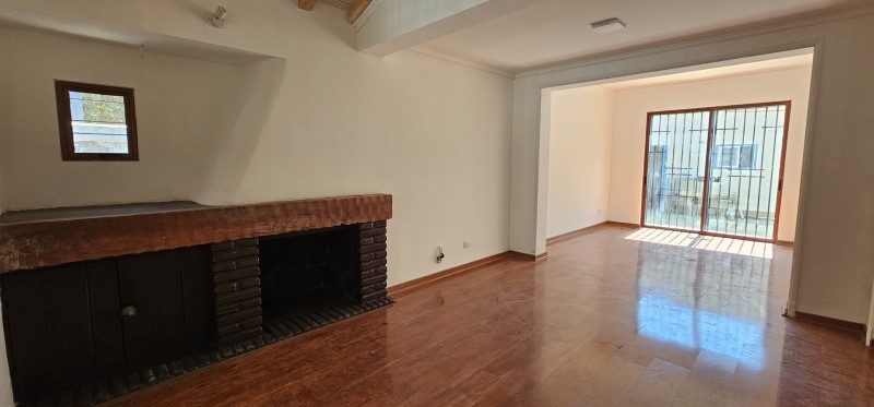 Imagen de Venta Casa en Ñuñoa - LO ENCALADA/ CRESCENTE ERRÁZURIZ - 167 m² - 4D - 2B (Cod. 34105)