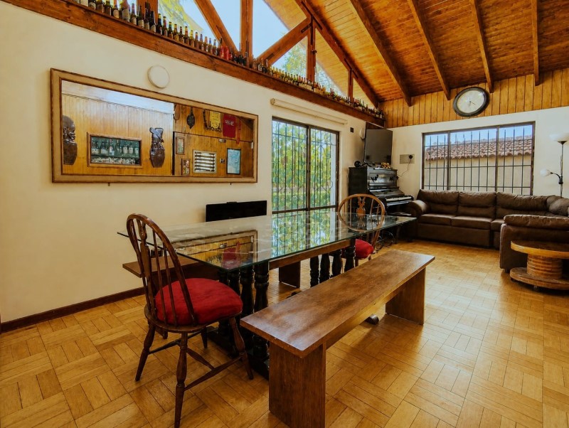 Imagen de Venta Casa en Peñalolén - CASA CERCANA A METRO GRECIA, PEÑALOLÉN - 200 m² - 7D - 6B (Cod. 35270)