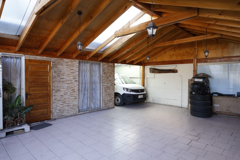 Imagen de Venta Casa en El Bosque - ALEJANDRO GUZMAN/ GRAN AVENIDA JOSÉ MIGUEL CARRERA. - 138 m² - 5D - 2B (Cod. 35644)