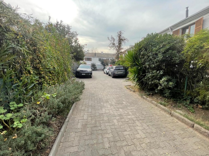 Imagen de Venta Casa en Las Condes - MARTÍN DE ZAMORA Y LA NIÑA - 120 m² - 3D - 1B (Cod. 36229)