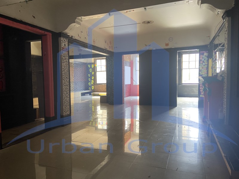 Imagen de Arriendo Local en Viña del Mar - PASEO COUSIÑO - PLENO CENTRO VIÑA DEL MAR - 200 m² - 1D - 1B (Cod. 36730)