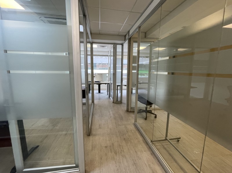 Imagen de Arriendo Oficina en Las Condes - OFICINA 142 M2 AV VITACURA SANHATTAN LAS CONDES - 141 m² - 4D - 4B (Cod. 37899)