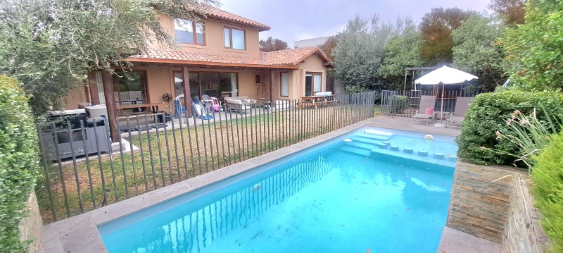 Imagen de Arriendo Casa en Colina - A PASOS COLEGIO PEDREGALES + ESCRITORIO - 189 m² - 4D - 3B (Cod. 37911)