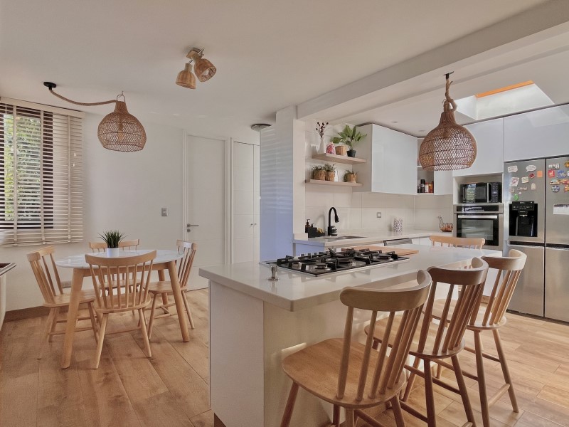 Imagen de Venta Casa en Colina - ¡OPORTUNIDAD! ¡PRECIOSA CASA CON COCINA REMODELADA! - 196 m² - 5D - 5B (Cod. 38185)
