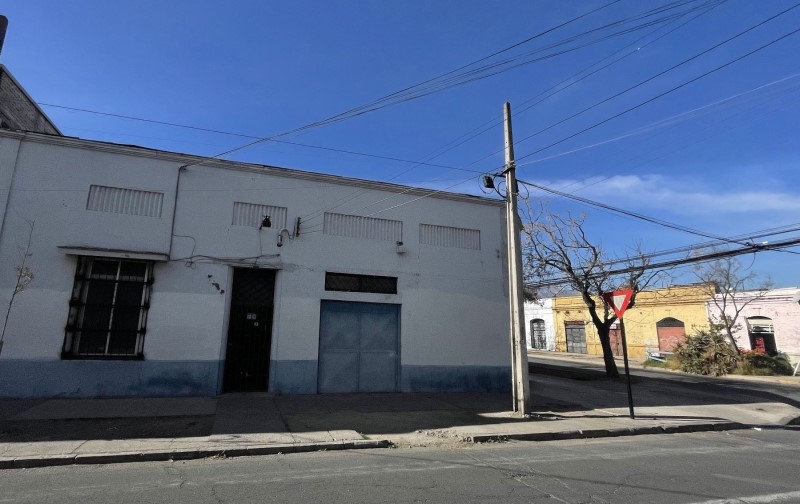 Imagen de Venta Casa en Santiago - ESQUINA VICTORIA - 317 m² - 4D - 3B (Cod. 38363)
