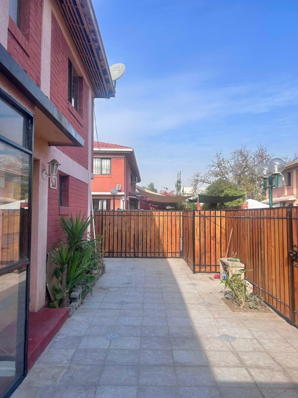 Imagen de Venta Casa en Ñuñoa - ESTADIO NACIONAL - ÑUÑOA - 100 m² - 4D - 3B (Cod. 38519)