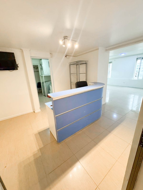Imagen de Arriendo Oficina en Santiago - CERCANO A MONEDA CON PASAJE ESTADO - 101 m² - 5D - 3B (Cod. 38652)