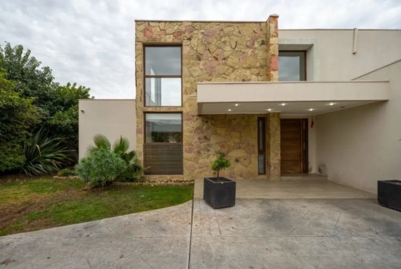 Imagen de Venta Casa en Colina - PORTAL CHAMISERO CHICUREO - 212 m² - 4D - 4B (Cod. 38708)