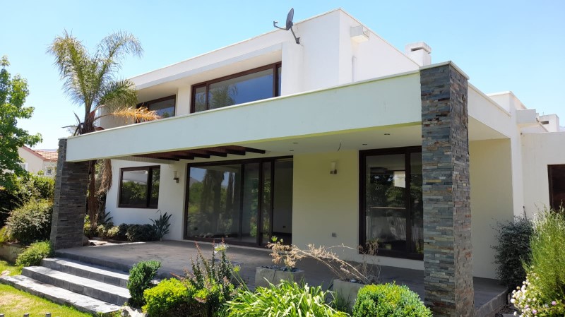 Imagen de Arriendo Casa en Colina - CHICUREO COLINA PIEDRA ROJA - 280 m² - 4D - 4B (Cod. 38871)