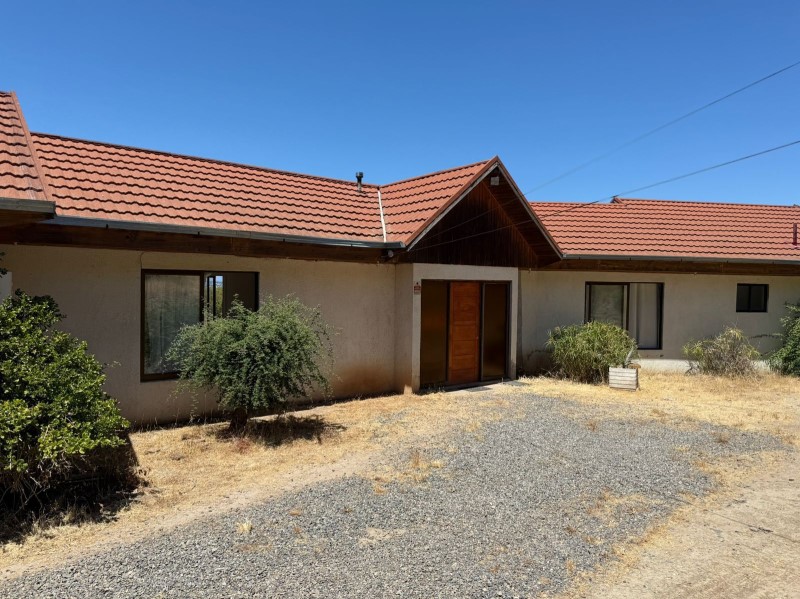 Imagen de Arriendo Casa en Pencahue - ARRENDAMOS CASA  CAMINO A LOS CRISTALES SECTOR BUENA VISTA - 140 m² - 3D - 2B (Cod. 39398)