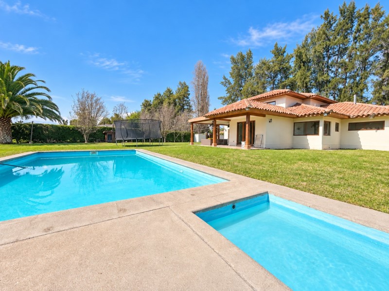 Imagen de Arriendo Casa en Colina - JULIO PHILIPPI  IZQUIERDO, CHICUREO PONIENTE - 350 m² - 4D - 5B (Cod. 39483)