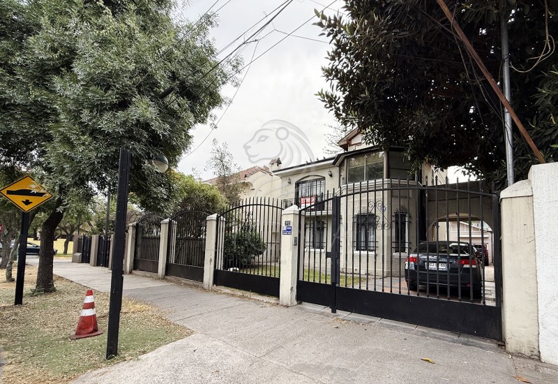 Imagen de Venta Casa en Ñuñoa - ÑUÑOA NORTE - 302 m² - 8D - 4B (Cod. 39762)