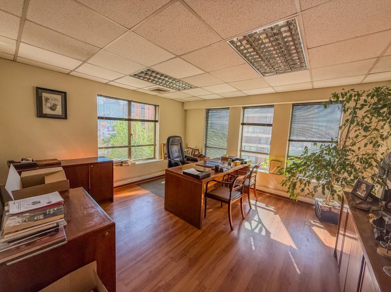 Imagen de Arriendo Oficina en Las Condes - EL GOLF - 175 m² - 5D - 3B (Cod. 40043)