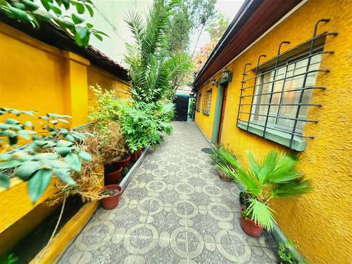 Imagen de Venta Casa en San Miguel - GRAN CASA EN SAN MIGUEL CON PATIO Y UN DEPTO. INDEPENDIENTE - 165 m² - 4D - 2B (Cod. 7022)