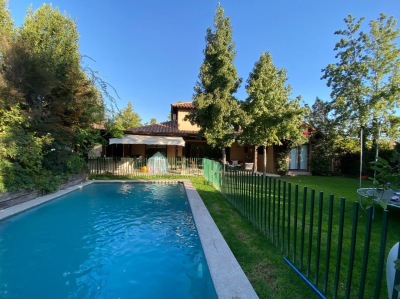 Imagen de Venta Casa en Colina - COCINA Y QUINCHO REMODELADOS!!! - 185 m² - 4D - 4B (Cod. 796)