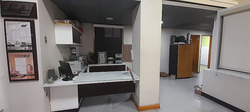 Imagen de Venta Oficina en Santiago - VENDE LOCAL COMERCIAL - 111 m² - 3D - 2B (Cod. 8577)