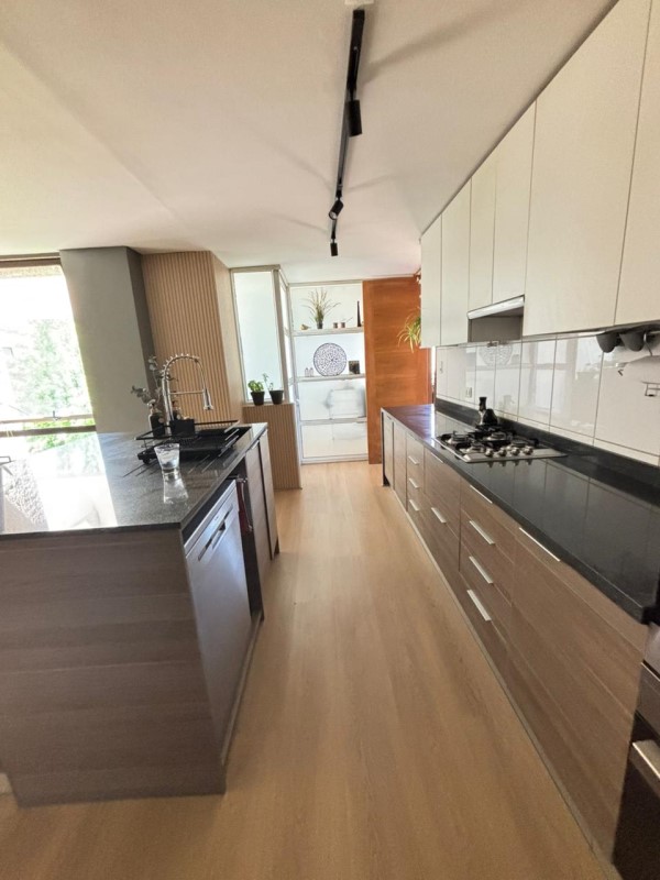 Imagen de Venta Departamento en Las Condes - LAS CONDES -DEPTO 290 M², 4D Y 3 ESTACIONAMIENTOS - 290 m² - 4D - 5B (Cod. 8698)